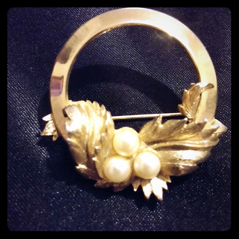 Vintage Sarah Coventry brooch